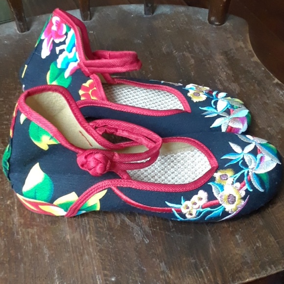 Asain styled flats - Picture 2 of 3